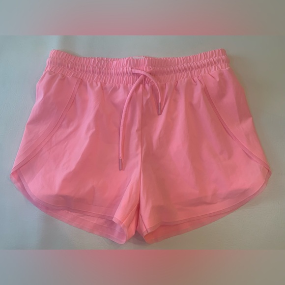 ZYIA Pants - NWOT ZYIA ACTIVE Women’s Pink FLOW SHORTS Size small Lined Scallop Hem (i)